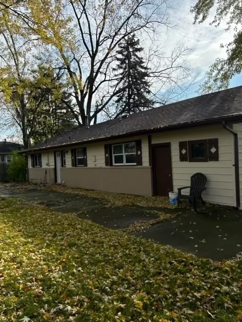 Exterior - 200 Flagstaff Ln, Hoffman Estates, IL 60169 photo 3 of 5