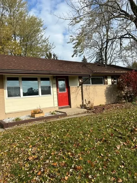 200 Flagstaff Ln, Hoffman Estates, IL 60169