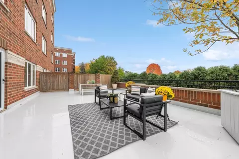 3451 N Carriageway Dr #209, Arlington Heights, IL 60004