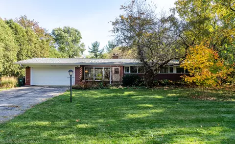 7 S135 Thornapple Dr, Naperville, IL 60540