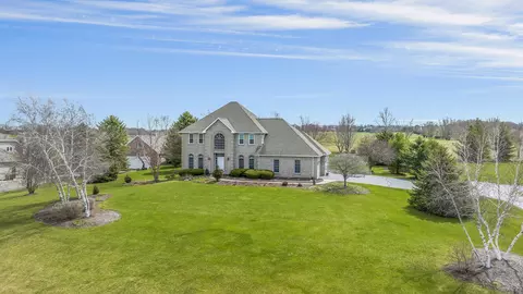 2568 E Bourbonnais Pl, Byron, IL 61010