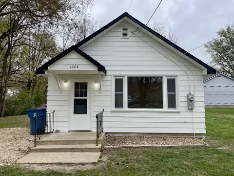 1204 Fargo Ave, Dixon, IL 61021
