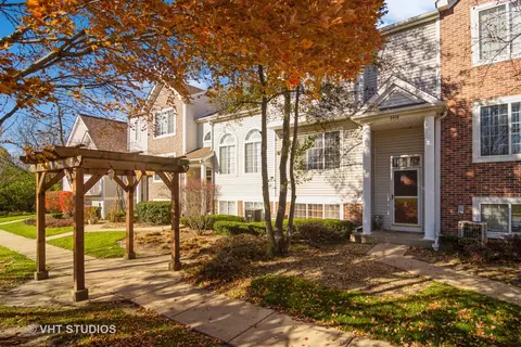 2418 Dawson Ln, Algonquin, IL 60102
