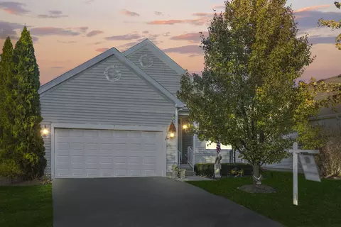 11 E Hague Dr, Antioch, IL 60002