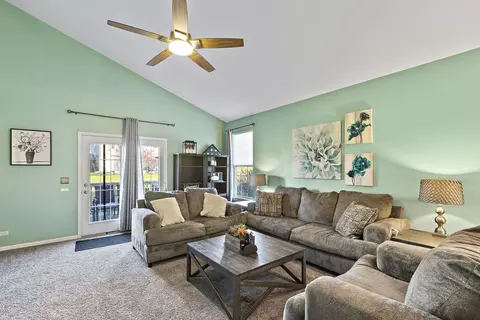 11 E Hague Dr, Antioch, IL 60002 photo 4