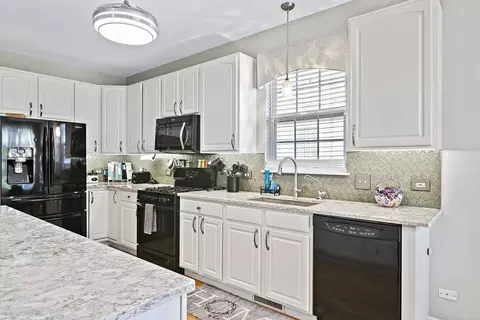 11 E Hague Dr, Antioch, IL 60002 photo 10