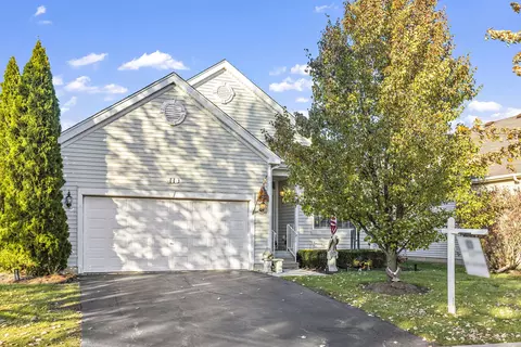 11 E Hague Dr, Antioch, IL 60002 photo 2