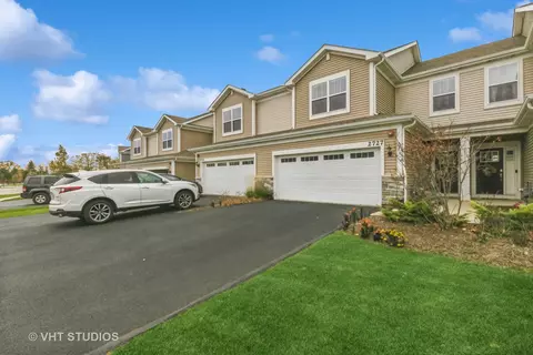 2727 Fieldcrest Dr, Mundelein, IL 60060