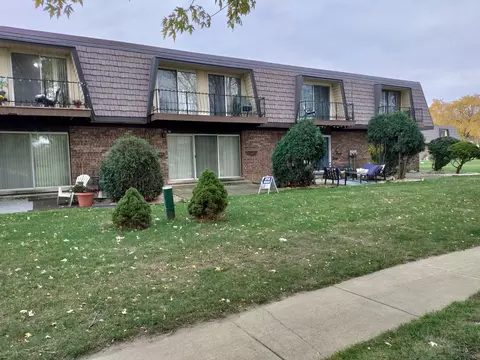 24 Cour Madeleine Ct, Palos Hills, IL 60465