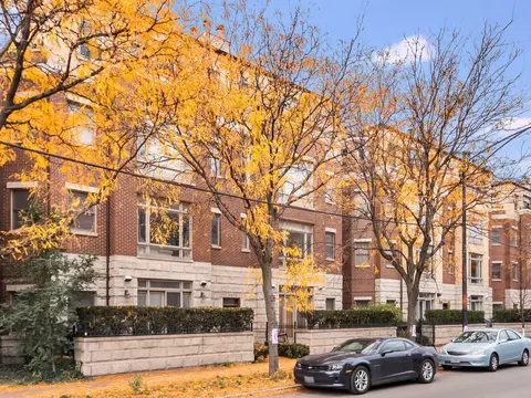 3426 N Ashland Ave #2S, Chicago, IL 60657