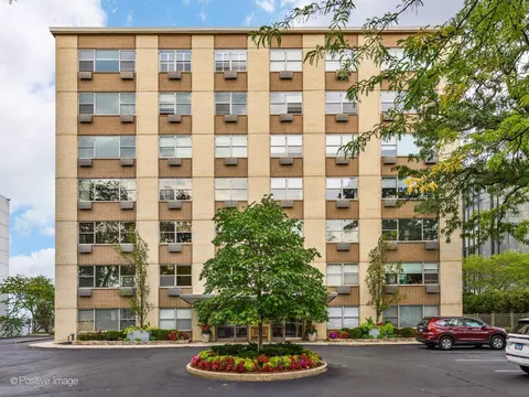 1440 Sheridan Rd #202, Wilmette, IL 60091