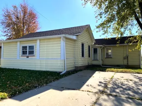 2628 3rd St, Peru, IL 61354
