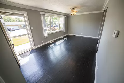 9048 Martin Ln, Bridgeview, IL 60455 photo 3