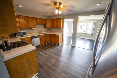 9048 Martin Ln, Bridgeview, IL 60455 photo 5
