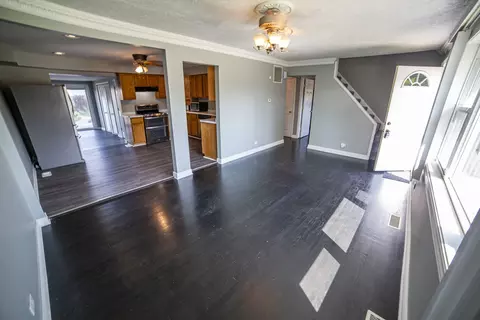 9048 Martin Ln, Bridgeview, IL 60455 photo 4