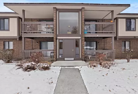 586 Somerset Ln #7, Crystal Lake, IL 60014