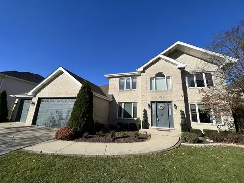 916 Naples Ln, Woodridge, IL 60517