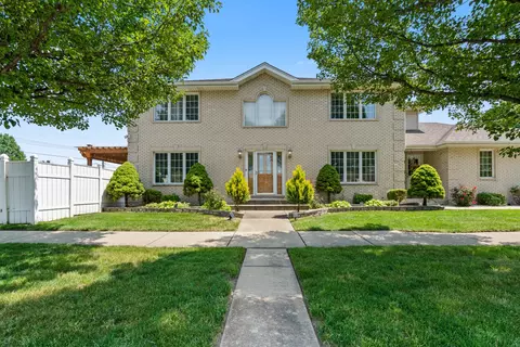 6762 W 89th Pl, Oak Lawn, IL 60453