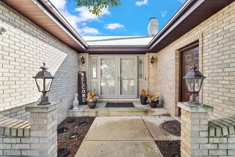 18345 Maple St, Lansing, IL 60438 photo 2