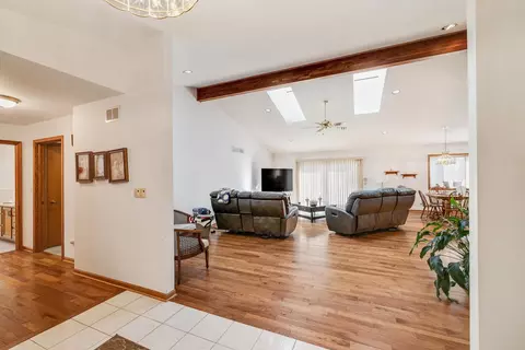 18345 Maple St, Lansing, IL 60438 photo 6