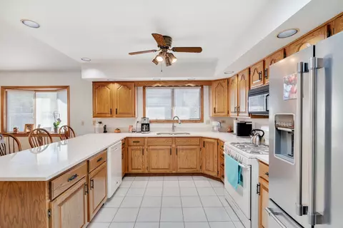 18345 Maple St, Lansing, IL 60438 photo 8