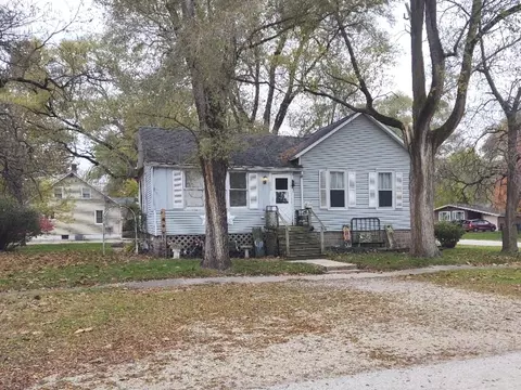 395 W Gordon St, Coal City, IL 60416