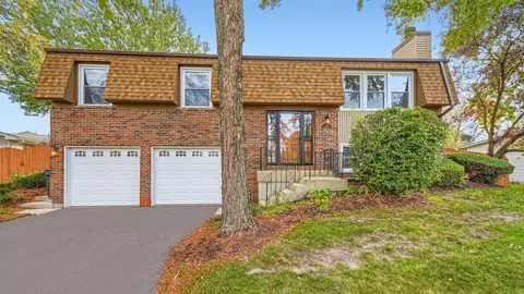 4340 Sandlewood Ln, Hoffman Estates, IL 60192