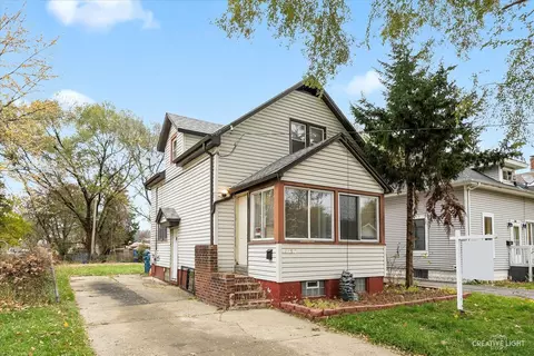1136 Grand Blvd, Aurora, IL 60505