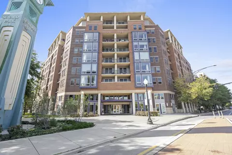 437 W Division St #814, Chicago, IL 60610