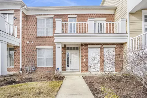 2617 Commons Dr, Glenview, IL 60026