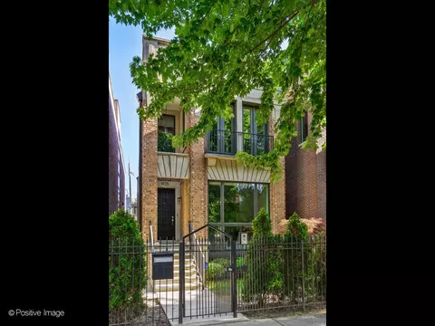 1935 W Huron St, Chicago, IL 60622