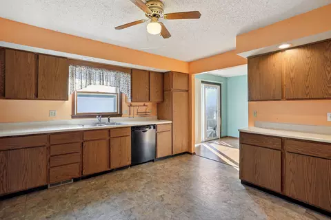 1407 Devonshire Dr, Champaign, IL 61821 photo 13
