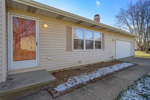 1407 Devonshire Dr, Champaign, IL 61821 photo 4