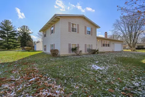 1407 Devonshire Dr, Champaign, IL 61821 photo 2
