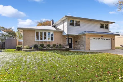 1615 E Cedar Ln, Mount Prospect, IL 60056