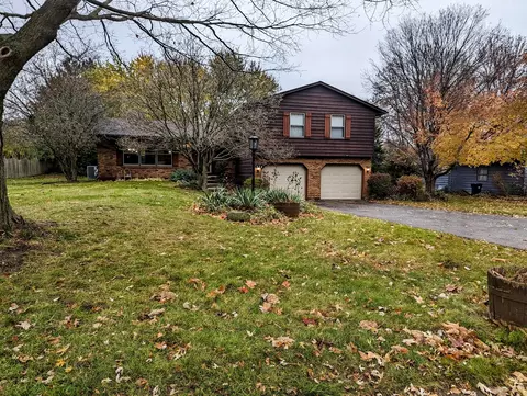 834 Surrey Ln, Algonquin, IL 60102