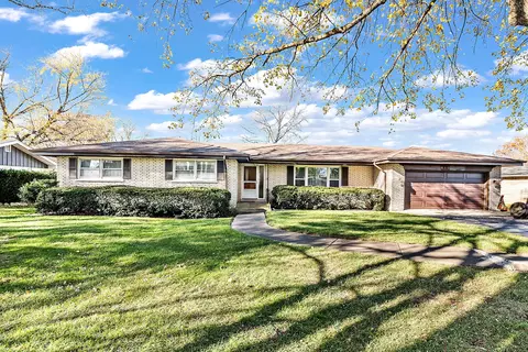 810 S Center St, Bensenville, IL 60106