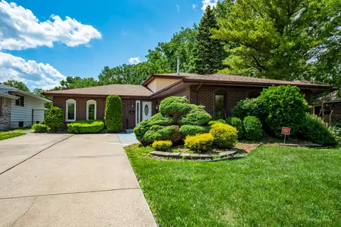 9904 Menard Ave, Oak Lawn, IL 60453