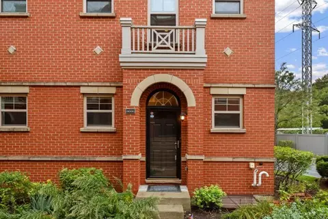 8666 Narragansett Ave, Morton Grove, IL 60053