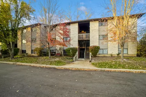 2350 South St #F, Elgin, IL 60123
