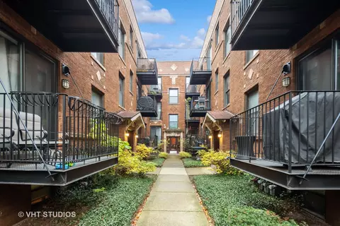 1647 W Addison St #3B, Chicago, IL 60613