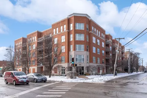 900 Lee St #309, Des Plaines, IL 60016