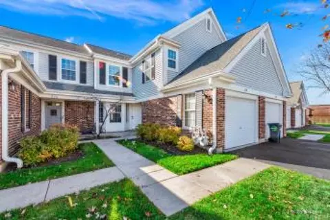 278 Green Knoll Ct, Streamwood, IL 60107