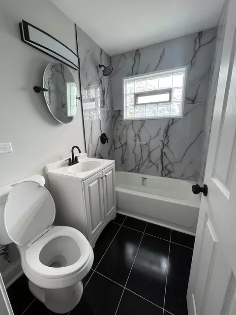 Bath - 16877 Anthony Ave, Hazel Crest, IL 60429 photo 1 of 3