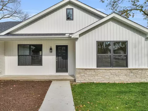 118 E Bond St, Monticello, IL 61856 photo 4