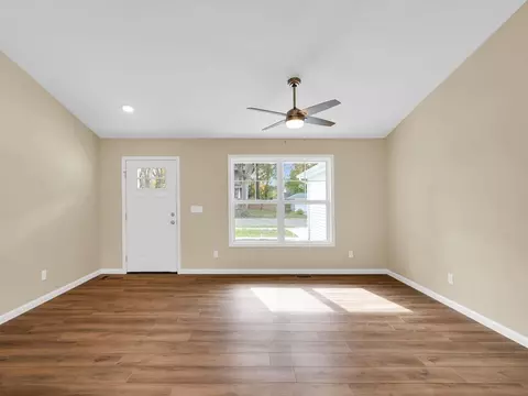 118 E Bond St, Monticello, IL 61856 photo 8