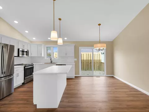 118 E Bond St, Monticello, IL 61856 photo 9