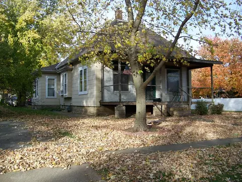 308 E Oak St, Fairbury, IL 61739