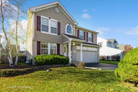 3041 Melbourne Ln, Lake In The Hills, IL 60156