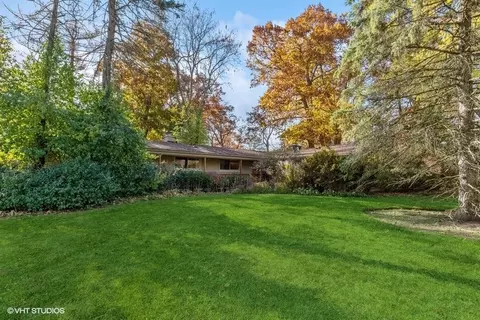 39 Oxford Dr, Lincolnshire, IL 60069